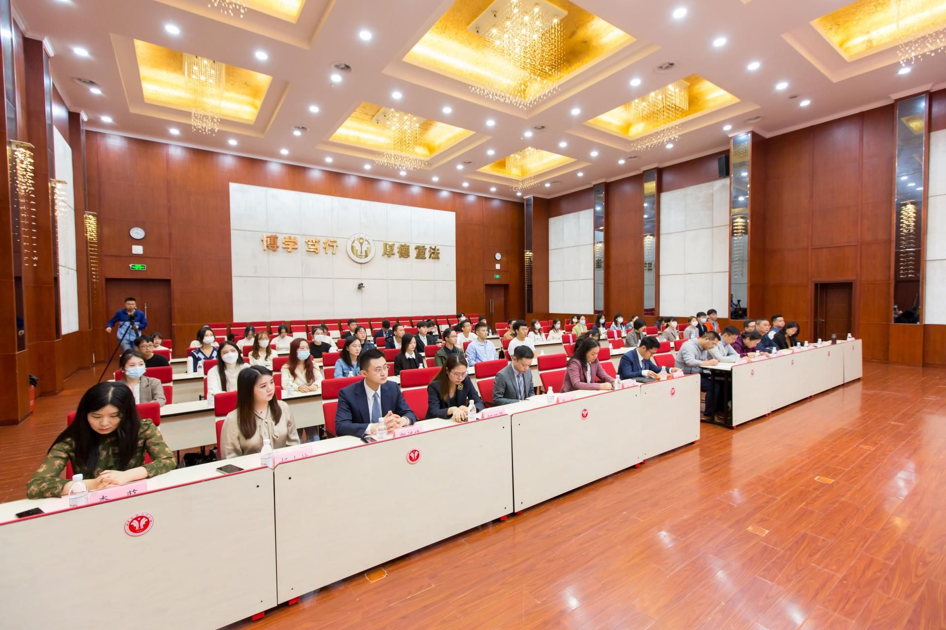 志和智所成为西南政法大学首届法律硕士专业学位（涉外律师）研究生培养项目培养基地