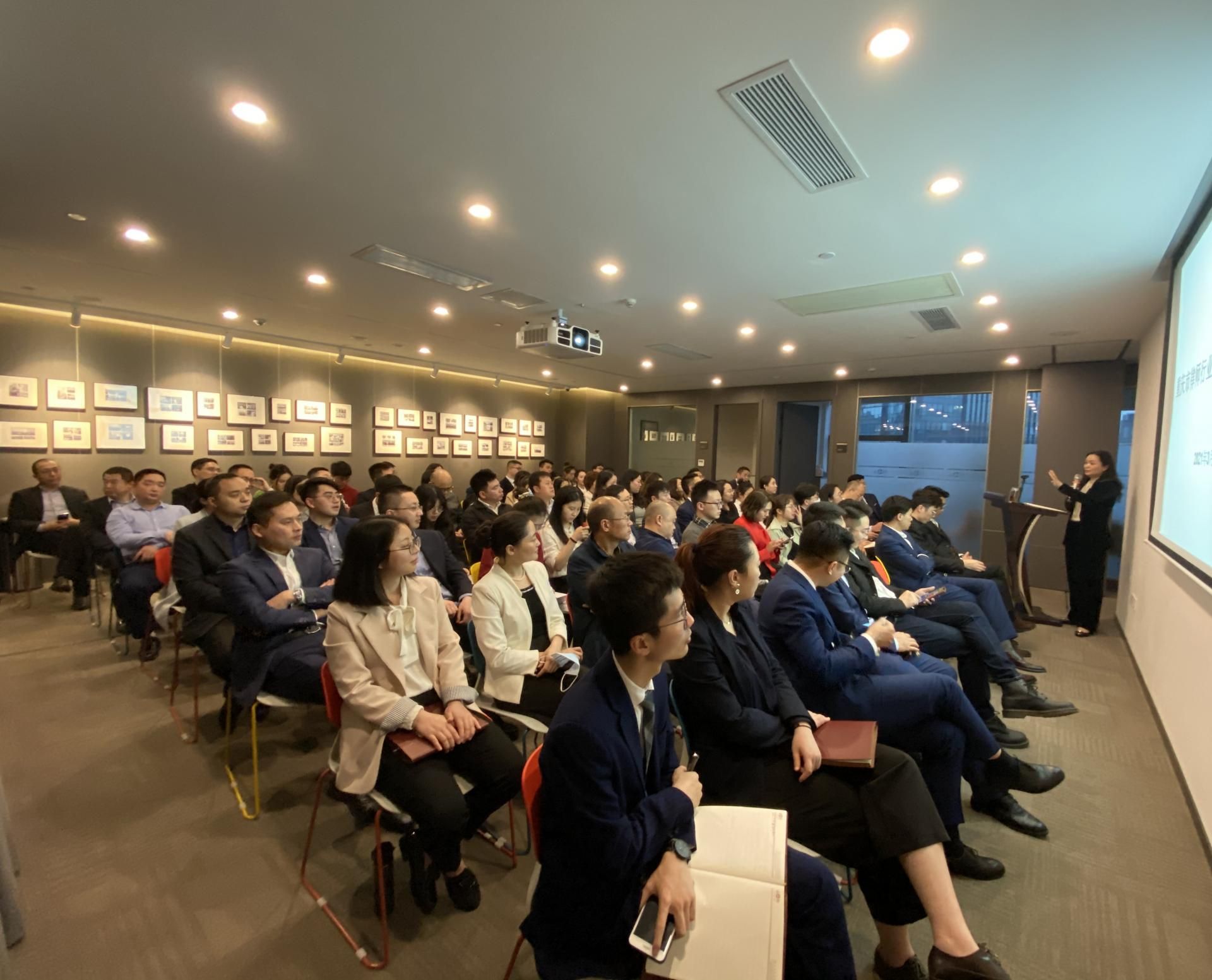 志和智积极开展律师行业突出问题专项治理推进会 ——全所律师签署了《阳光执业宣言》和《依法守规执业承诺书》
