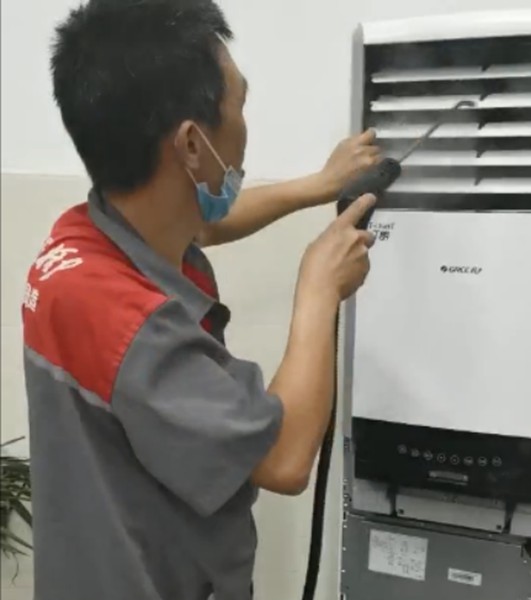 东序学校|聘请专业公司对校内空调清洗消毒
