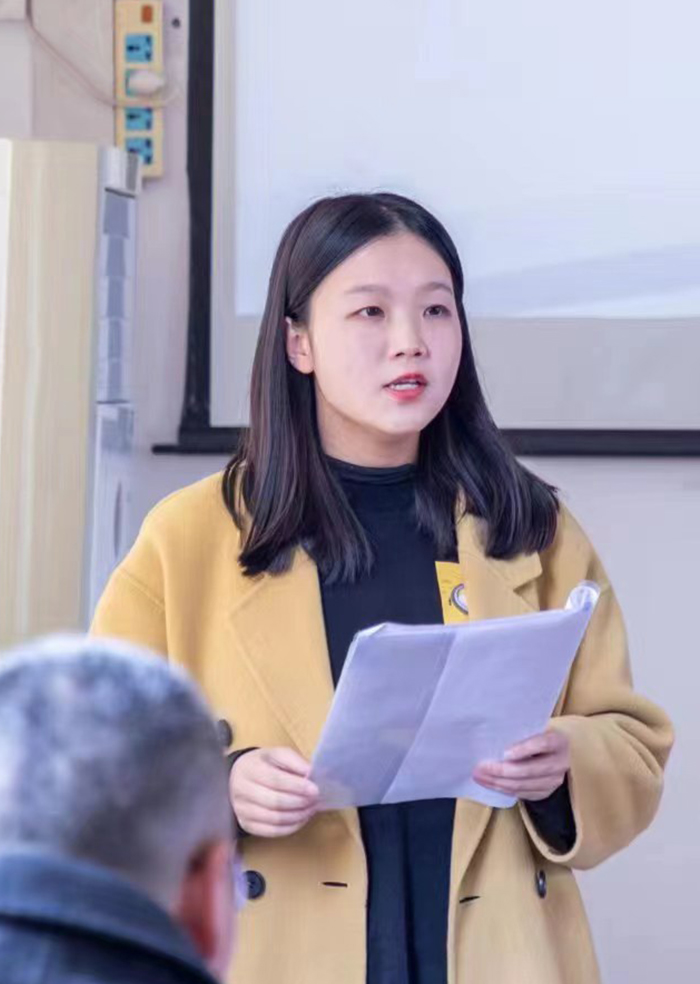  周莉