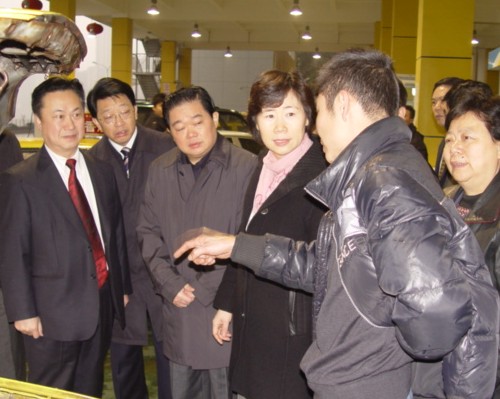 张轩等市领导慰问嘉陵路加油加气站职工