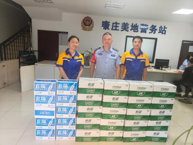 酷暑送清凉 警企共筑平安