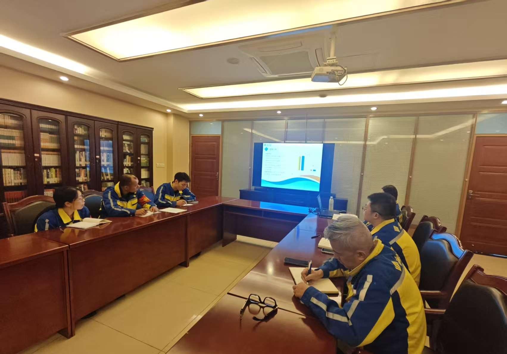 李子坝站召开站务会