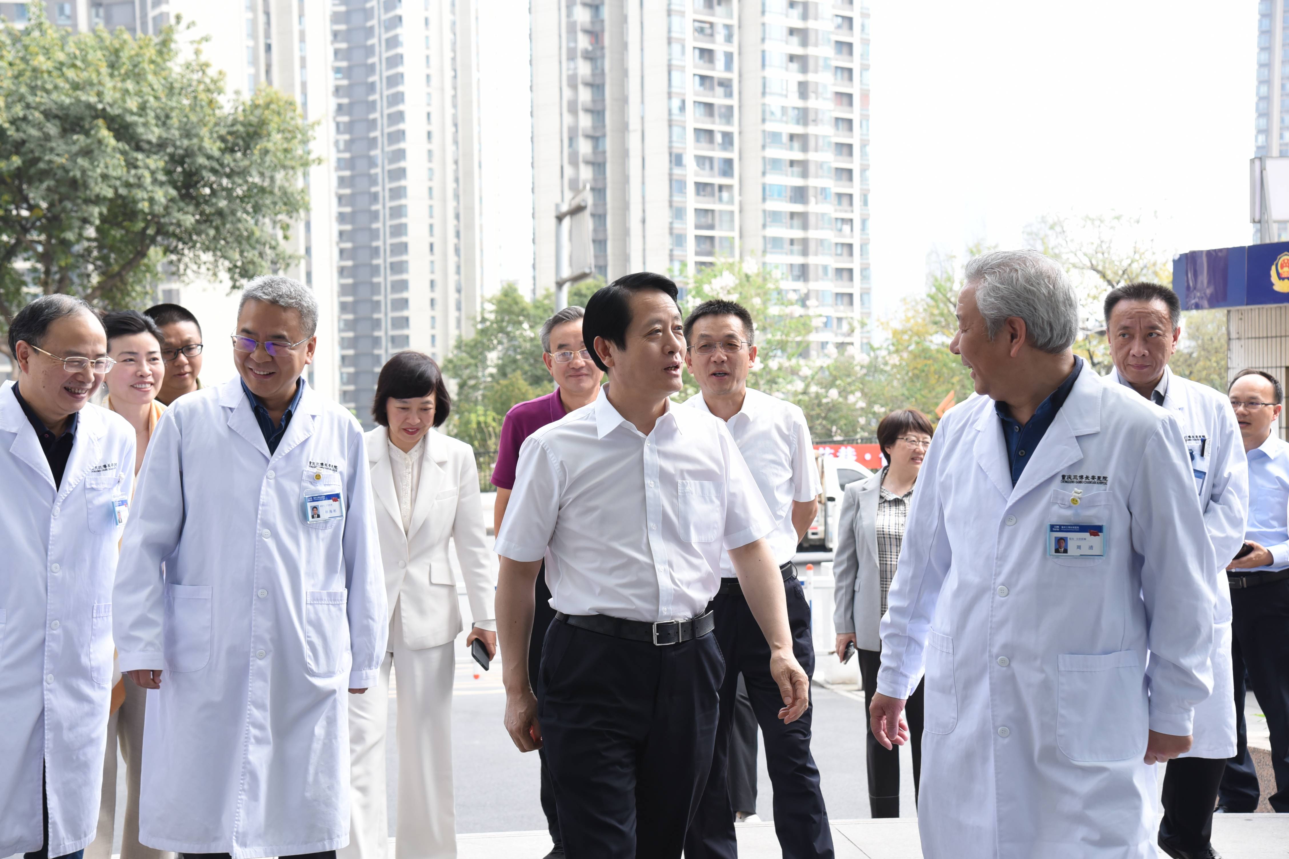 重庆市人大常委会副主任赵世庆一行莅临重庆三博长安医院调研国际友城合作情况