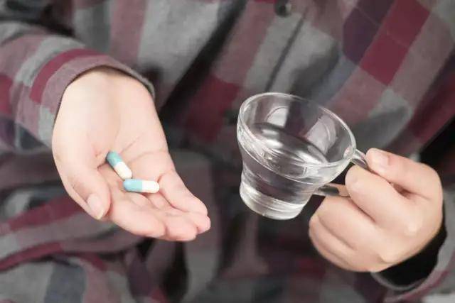 你知道吗？服药喝水大有讲究