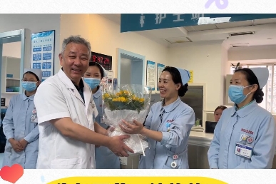 护士节特别活动 | 向白衣天使献花，致敬！