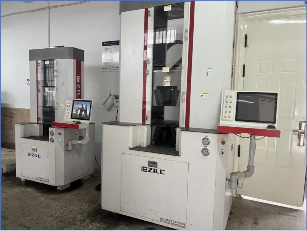 微机控制电液伺服压力试验机（200t/120t）